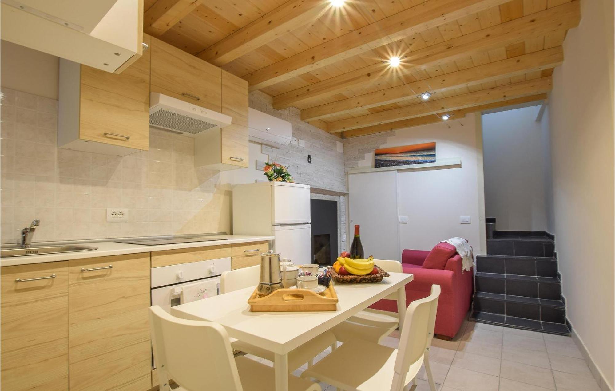 Stunning Apartment In Monte Isola With Kitchen Exterior foto